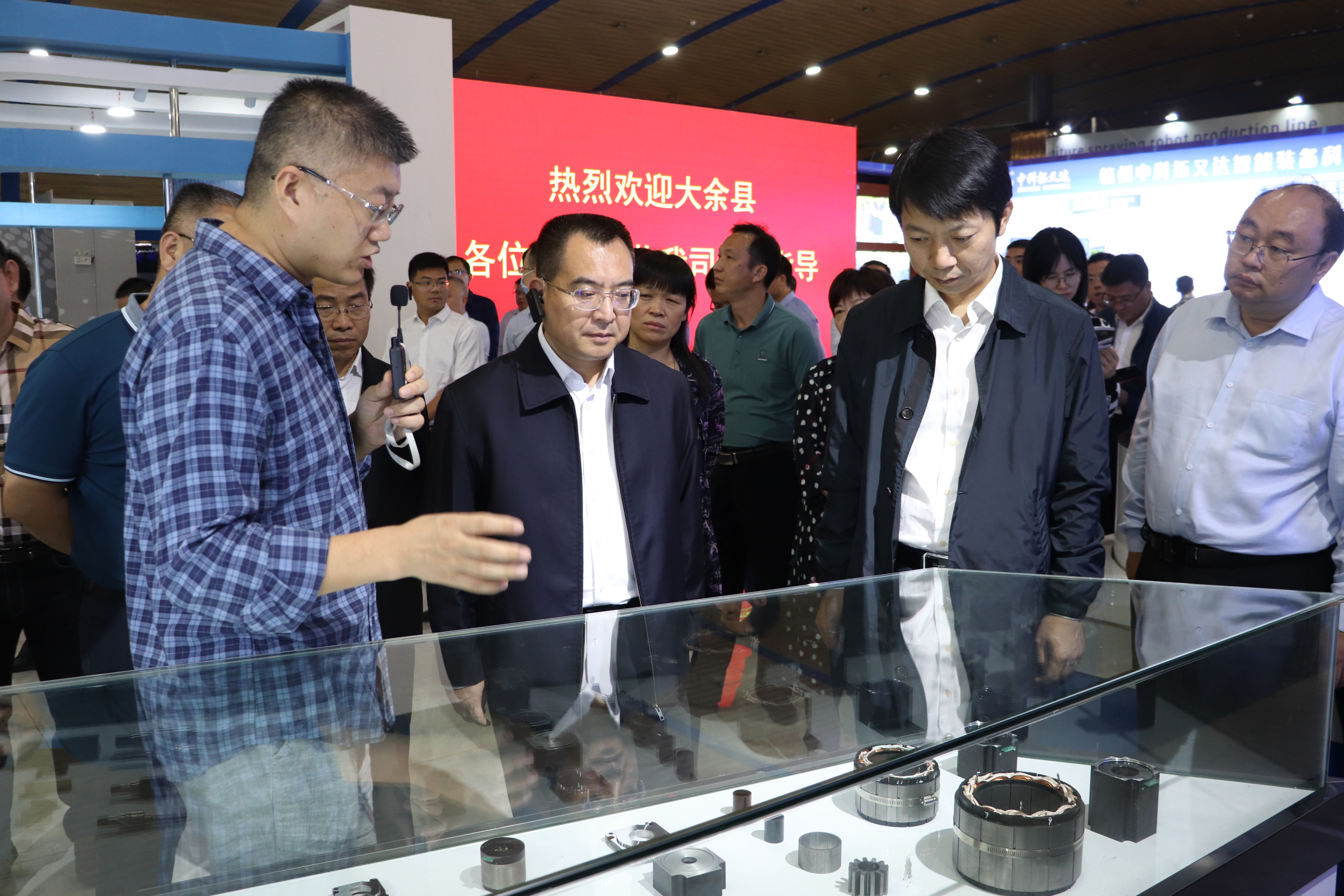 大余县委书记韩相云等县领导及各乡镇领导莅临中科拓又达参观